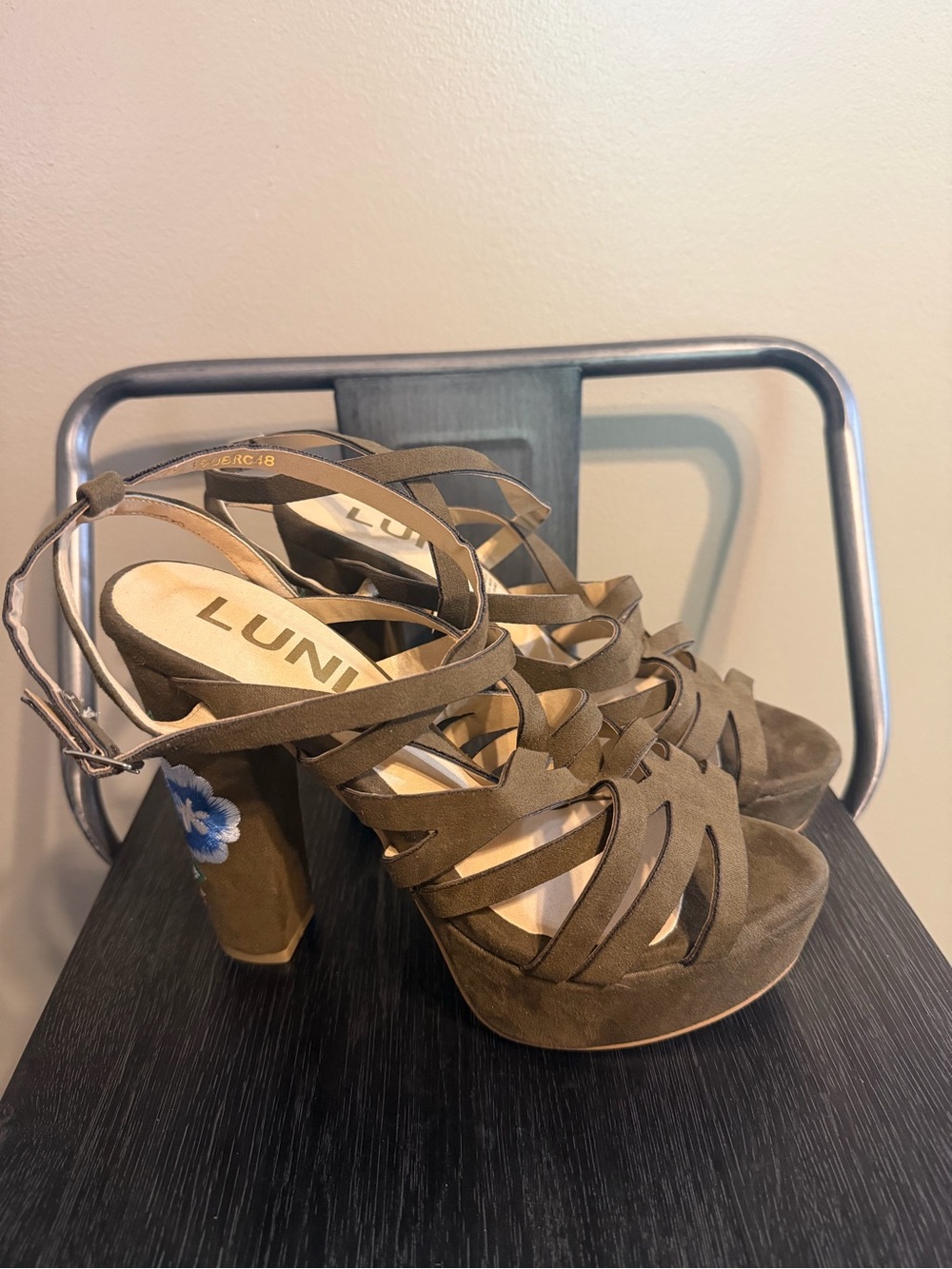 LUNI Embroidered Floral Platform Heels Olive Strappy Sandals Size 8.5